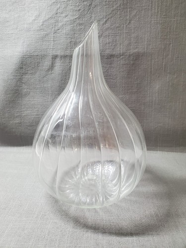 Athezza Home Venetian Art Glass Ribbed Vase - Picture 7 of 17