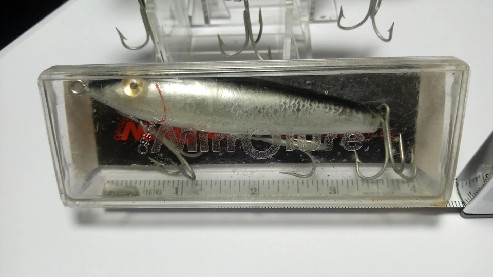 MIRROLURE, LOTE DE 2 NUEVOS EN CAJA #51M 21, CAJAS E INSERTOS ORIGINALES, RESPALDO PLATEADO/NEGRO, CUERPO DE 3 1/2" Foto 4 de 4