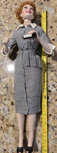 Franklin Mint Ball Lucy Does a TV Commercial Porcelain Doll Vitameatavegamin - Picture 10 of 11