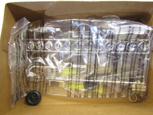 AMT 1:25 Scale 1957 Ford Thunderbird Hardtop/Convertible model kit # 6516 - Picture 7 of 12