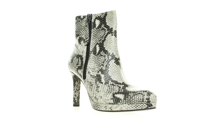 naturalizer tiana platform boot