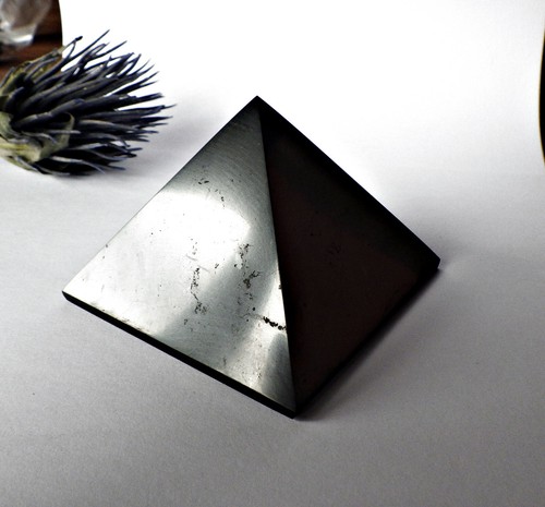 Schmuck-Stck Stein Pyramide Shungit 7x7cm Schungit poliert - Bild 2 von 5