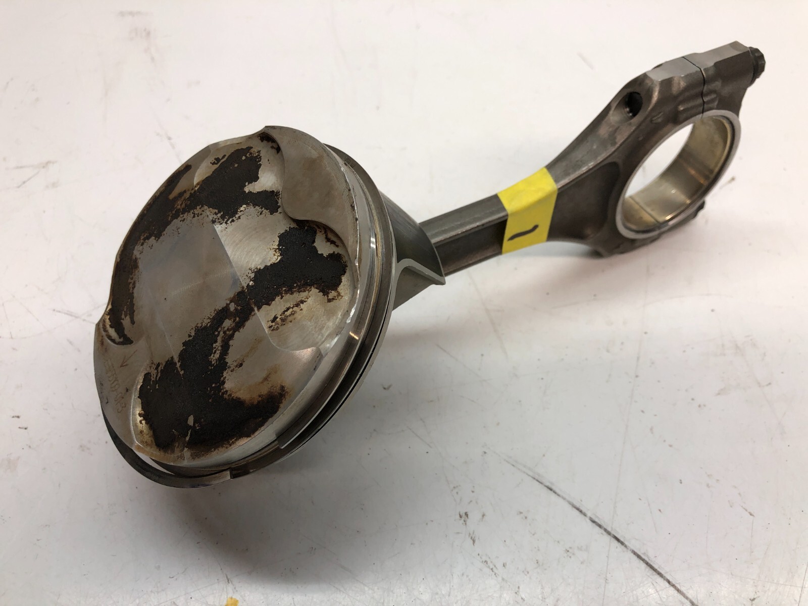 LAMBORGHINI AVENTADOR PISTON HEAD COMPLETE WITH CONNECTING ROD 07M107075J 