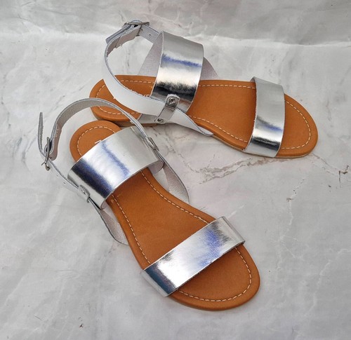 Impresionantes sandalias NINE WEST Sage blancas plateadas planas gruesas con tiras precio de venta sugerido por el fabricante 59 GBP - Imagen 3 de 9