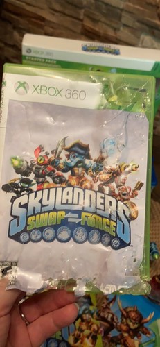 Skylanders Action Figures, 2 Carrying Case, 2 Books, Xbox 360 Starter Pack (Lot) - Picture 8 of 10