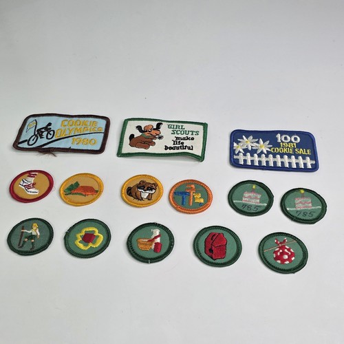 Vintage 80's Lot Of 14 Girl Scouts Badges Patches.