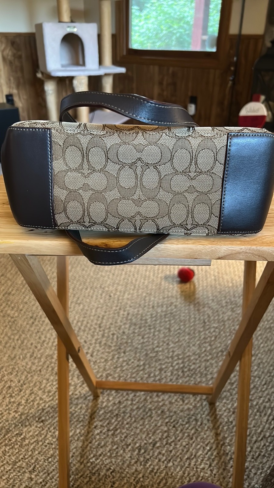 Vintage Medium Coach Purses & Handbags in Great Condition  -image