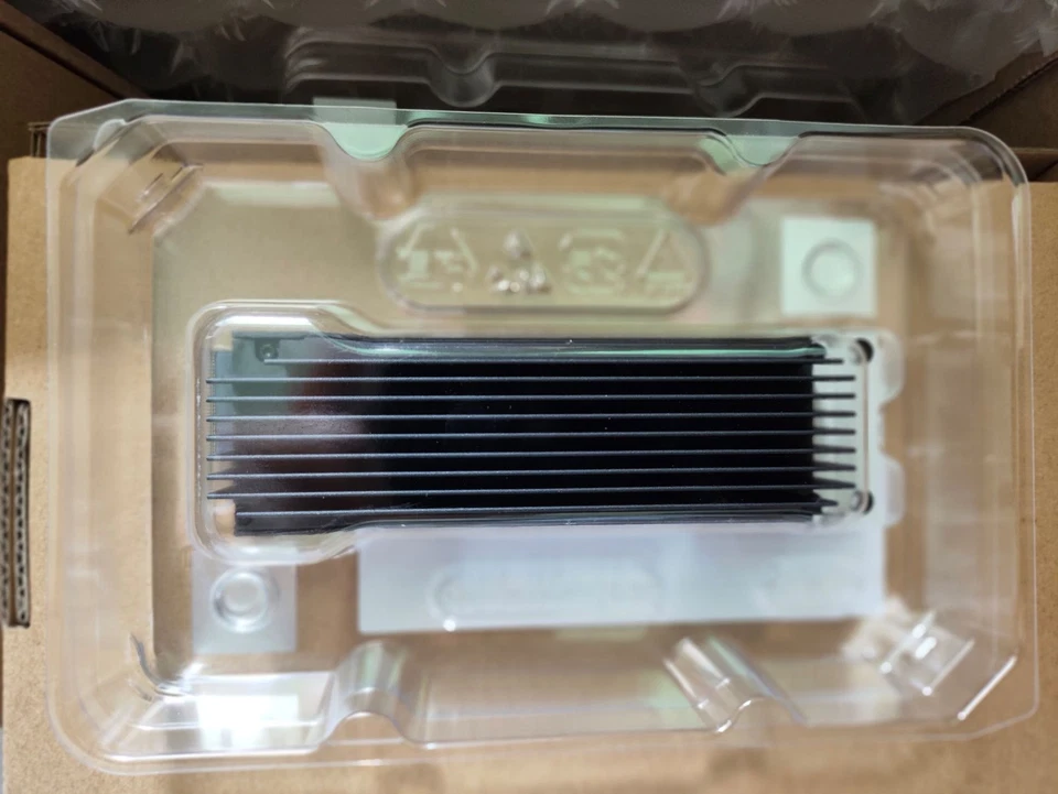 Intel P5801X 400GB NVMe SSD SSDPFR1Q400GBF1 with E1.S to PCIe 5.0 Riser Card New - Image 3 of 4