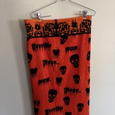 Betsey Johnson Orange & Black Skull Beach Tow...