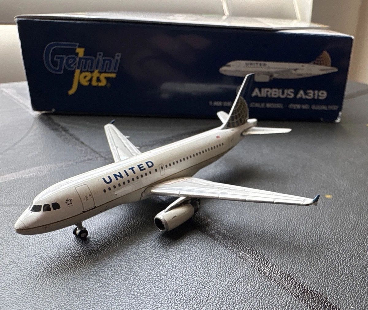 1:400 Diecast Commercial Airliners Contemporary A319 Aircraft