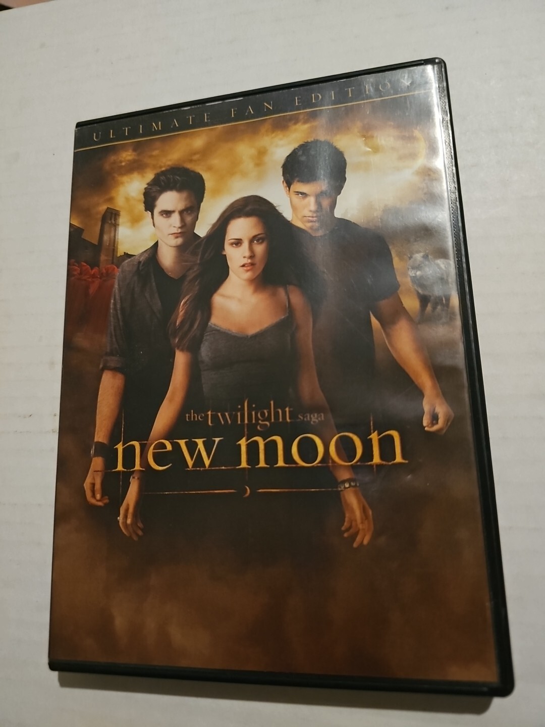 The Twilight Saga: New Moon (Ultimate Fan Edition DVD with Bonus Footage) - GOOD