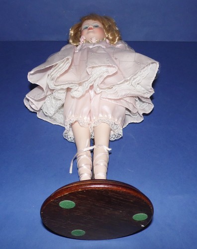 VINTAGE BALLERINA Porcelain Doll * 16" (41cm) Tall * Ballet Dancer * - Picture 5 of 5