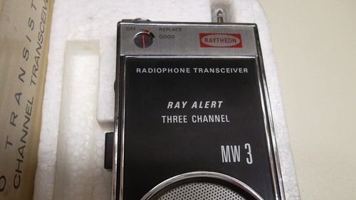 012301 Raytheon MW3 10 Transistor 3 ch Transceiver MW3 Batt area clean - Picture 2 of 5