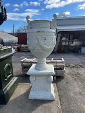 MONUMENTAL CAST IRON ESTATE RAMS HEAD URN - RS152