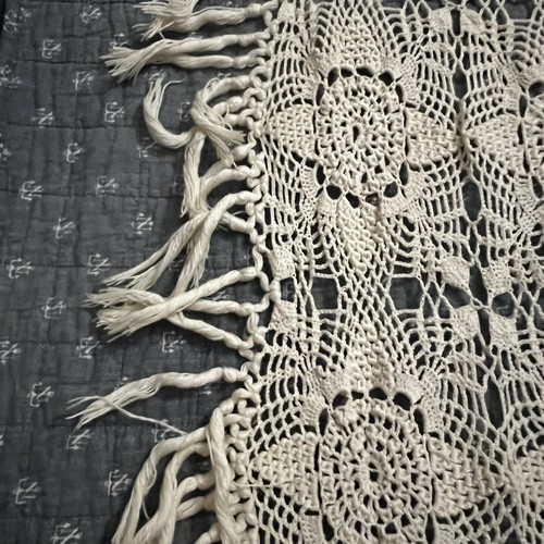 Beautiful Vintage Hand Crocheted Fringe 96x112 Bed Cover Coverlet Beige Large - Picture 3 of 9