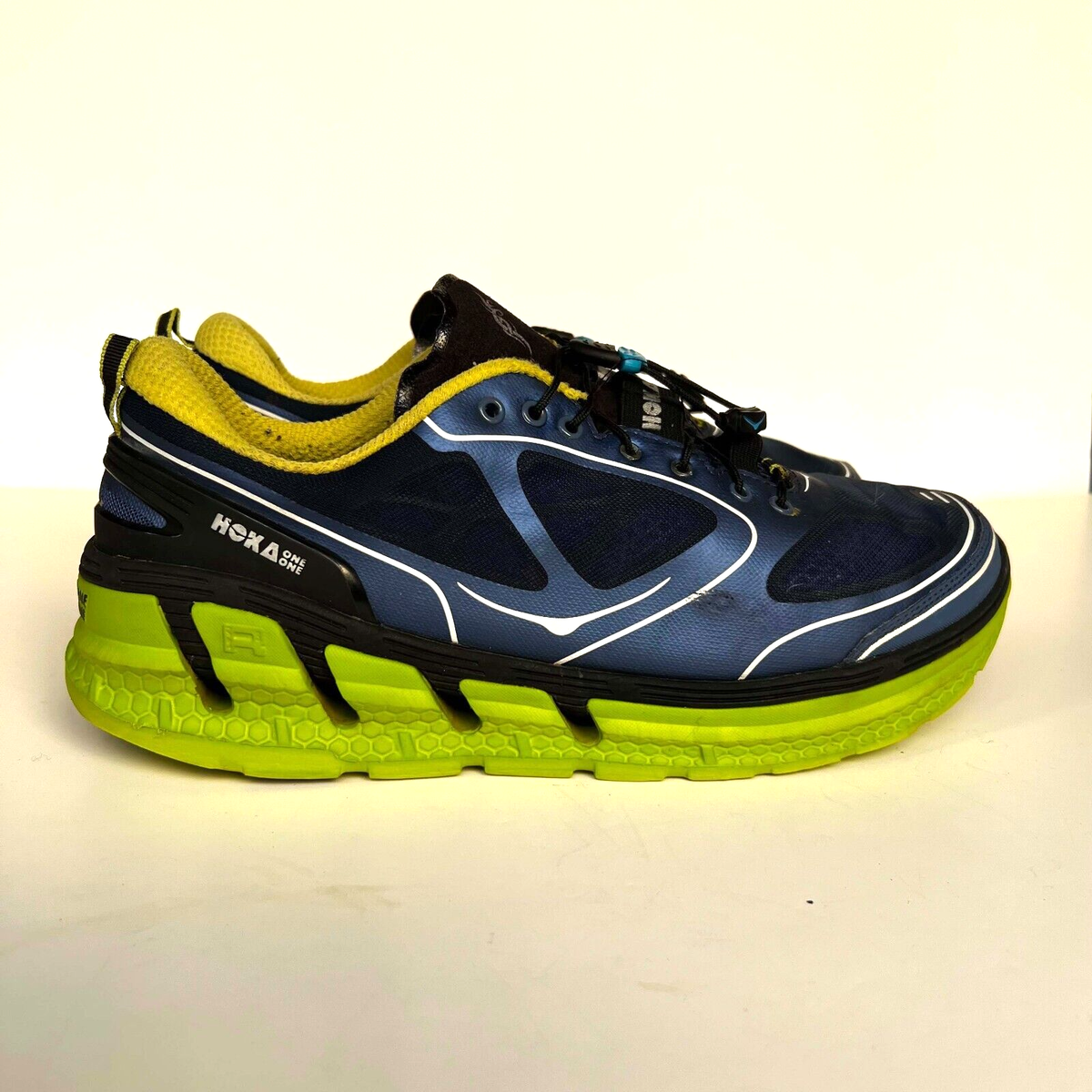 hoka one one conquest