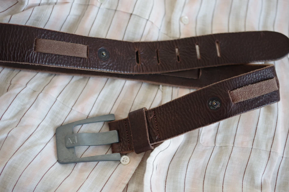 Cinto de couro vintage Armani Jeans marrom chocolate Tamanho: 90/105 L 40" W 1,5" - Imagem 3 de 4