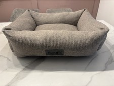Scruffs Seattle Dog Bed 60 x 50cm Stone Grey Box Bed Washable Non-Slip Medium