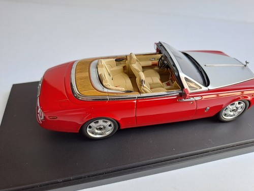 1:43 Kiosho Rolls-Royce Phantom Drophead Coupé Ensign Red - Imagen 12 de 17