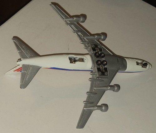 United Airlines Boeing 747 Diecast Commercial Airliner ERTL 5 Inch 1:400 1990 - Picture 9 of 16