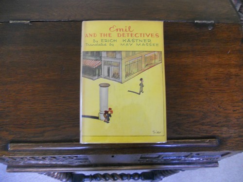 EMIL AND THE DETECTIVES, Erich Kastner, SIGNED, 1st US ed.1930 HCDJ, Scarce! - Foto 1 di 11