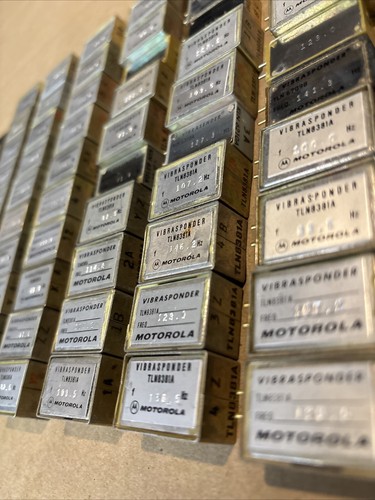 Motorola TLN8381A VibraSponder Frequency Chip - Lot Of 110 Mixed #G - Picture 11 of 24