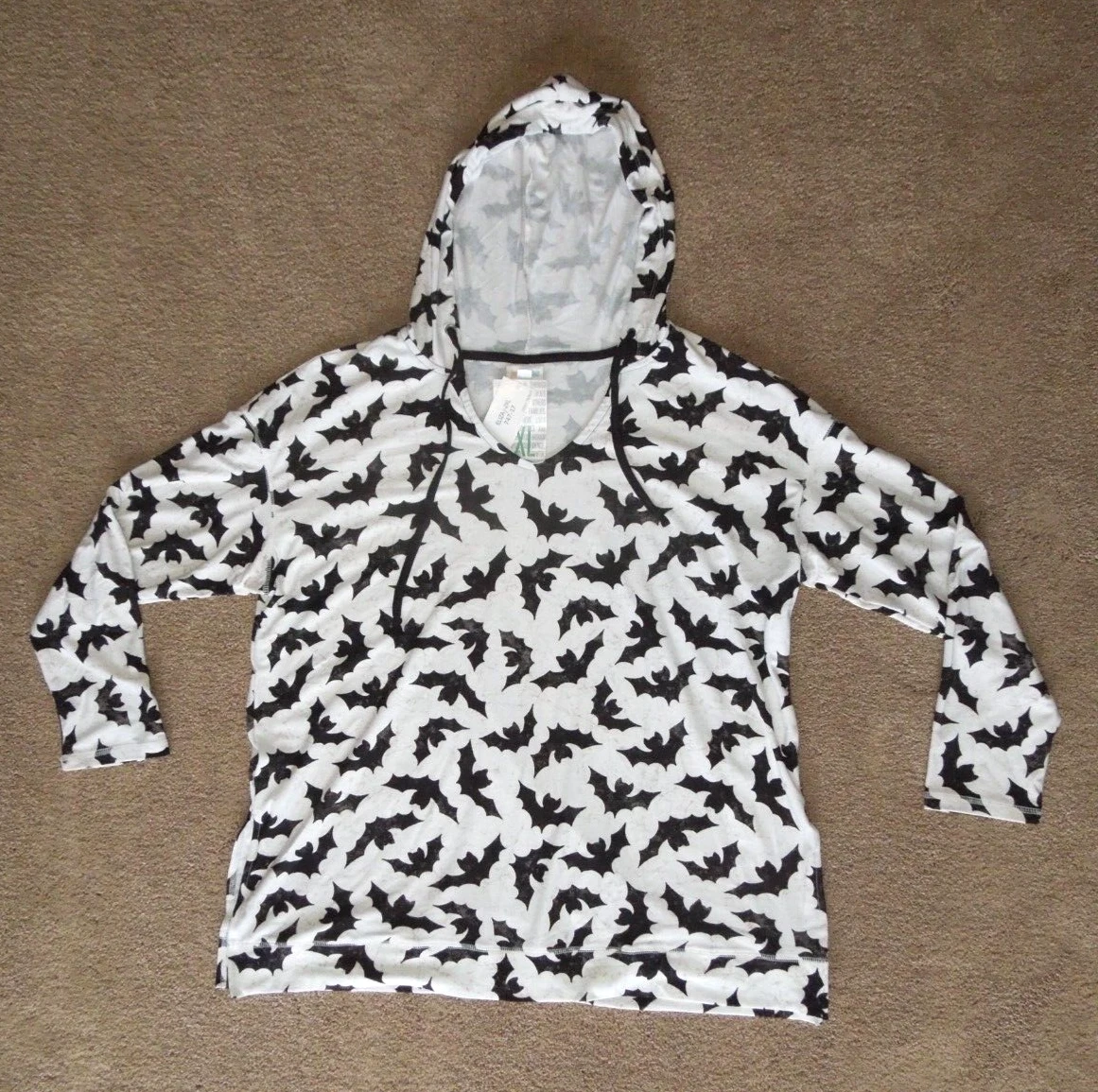 LuLaRoe Eliza 2XL Long sleeve Hoodie Shirt Fright Club Bats on