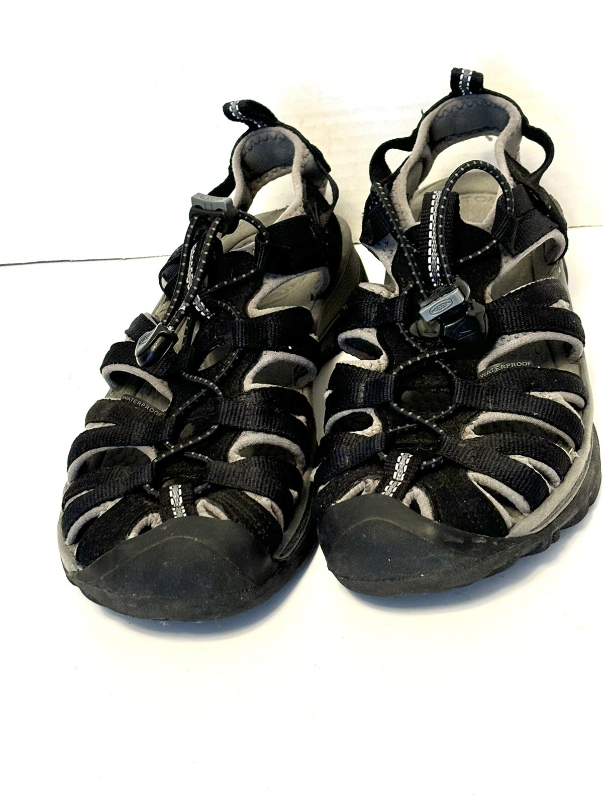 Sandali da trekking impermeabili KEEN donna neri e grigi sussurrati 6 5