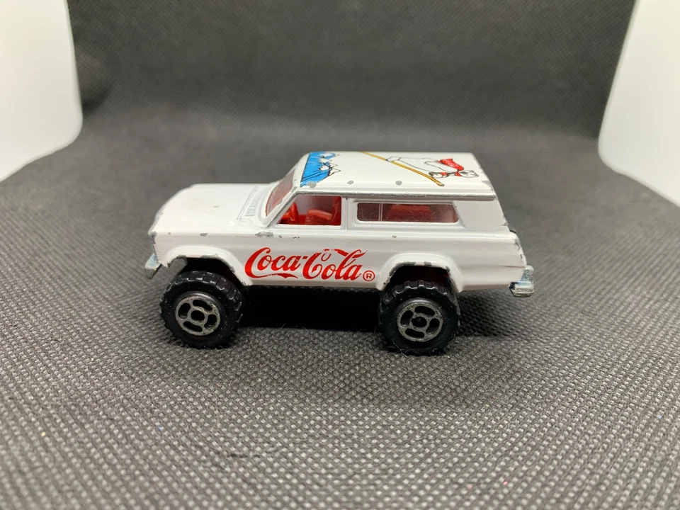 Majorette - Jeep Cherokee Coca Cola Vintage Blanco - Diecast - Escala 1:64 - USADO Foto 2 de 4