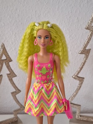 Barbie Puppe Color Reveal Tie Dye Neon Grün Fashionistas