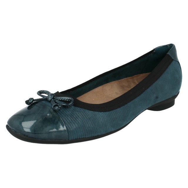 clarks wide fit flat shoes