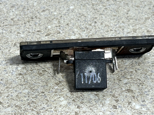 03-10 PORSCHE CAYENNE MALETERO TRASERO PORTÓN TRASERO MATRÍCULA LUZ LÁMPARA OEM - Imagen 2 de 4