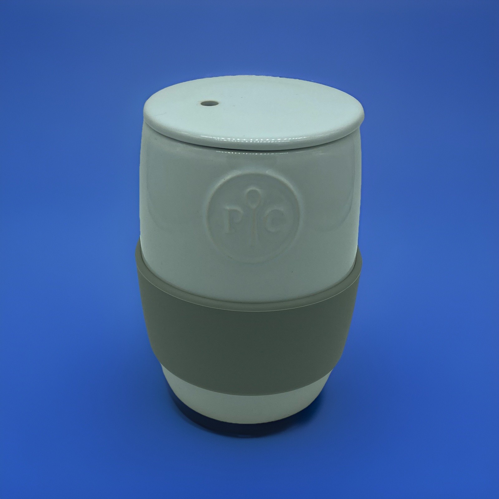 Pampered Chef Ceramic Egg Cooker With Silicone Sleeve #1529 White/Gray EUC