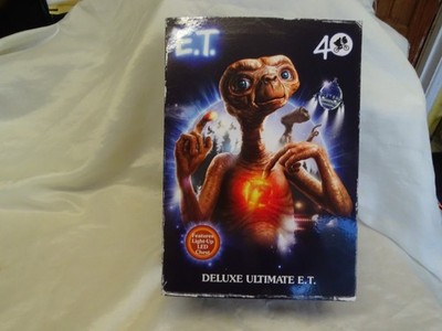 Deluxe Ultimate E.T 40 Jahre 4,5'' Figur von Neca / Rollenspielzeug mit LED Truhe.