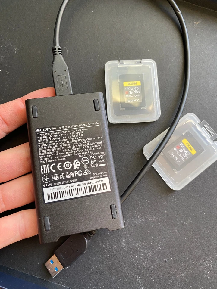 WIE NEU: Sony Kartenlesegerät + 2 x CFexpress (TYP A) 160 GB 800MBs/700MBs - Bild 4 von 4