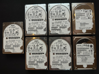 7 x SAS Festplatten HGST & Toshiba Konvolut