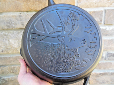 Lodge 12'' Elk Scene ''Wildlife Series'' Cast Iron Skillet NEW