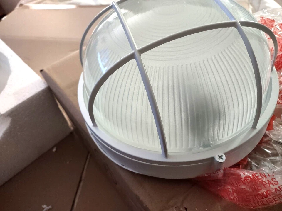 Mampara Luz 10 Pulgadas Redonda Blanca Interior Exterior Trans Globo 41515-WH Aria Foto 3 de 4