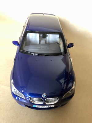 BMW M5 ミニカー ライトブルー　KYOSHO 1:18 E60 s-l400.jpg
