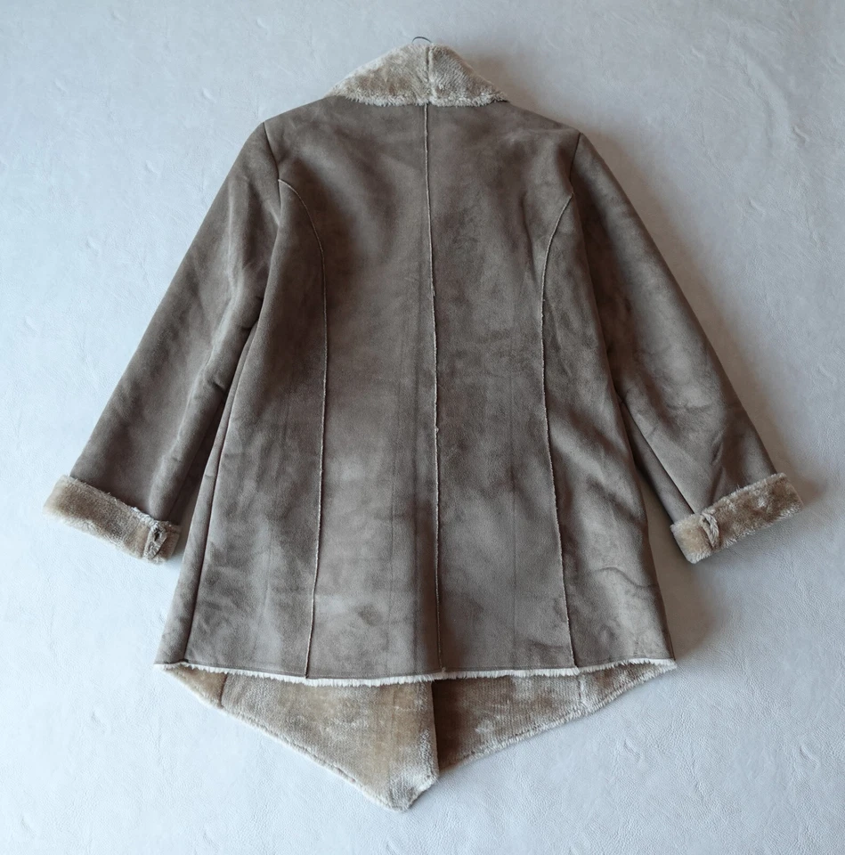 Abrigo de piel de oveja sintética Calvin Klein cuello chal marrón mediano Foto 2 de 4