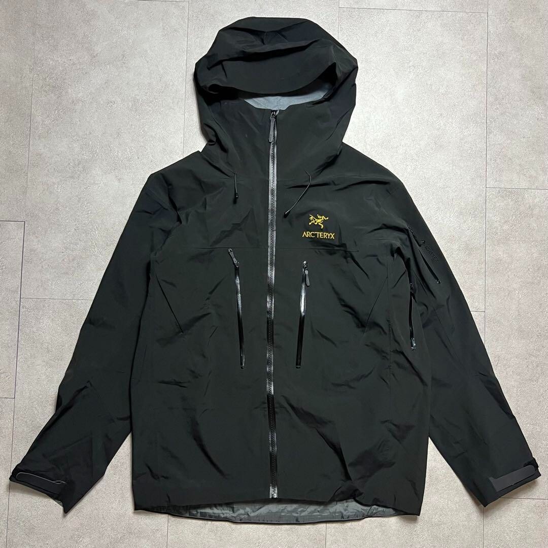 Arc'teyx Alpha SV 24k Gold Logo Gore-Tex Jacket Gold Arc'teyx Alpha SV 24k Gold Logo Gore-Tex Jacket Gold