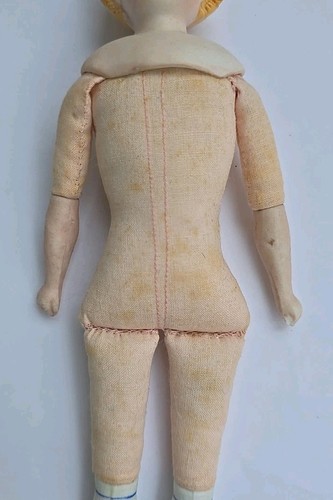 Muñeca con cabeza de porcelana bisque con cuerpo de tela 8,5", niño o niña, antigua de colección - Imagen 11 de 14