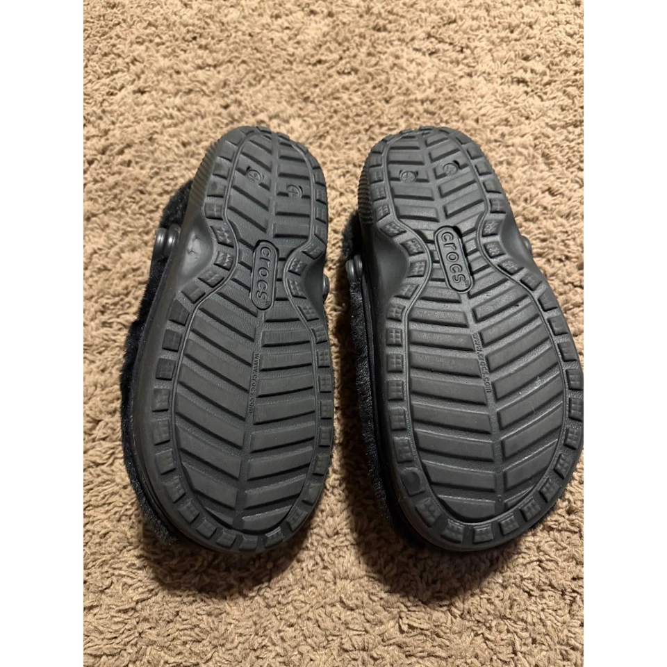 Tamancos Crocs clássicos forrados peludos preto tamanho W9 M escorregadores aconchegantes de inverno - Imagem 4 de 4