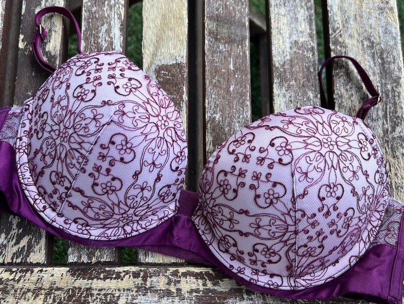 Victoria's Secret Very Sexy Maroon Lace Push Up Bra 32C