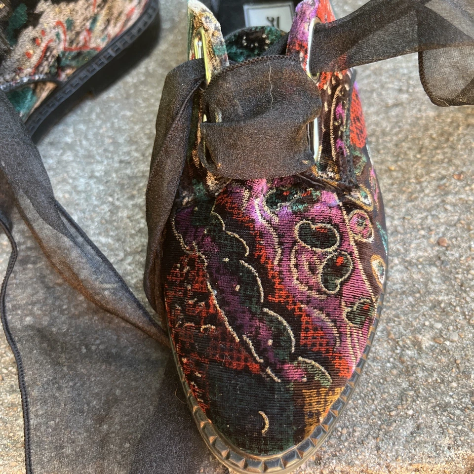 Zapatos para mujer Zodiac vintage EE. UU. 6,5 M terciopelo multicolor con cordones y cinta años 90 Foto 2 de 4