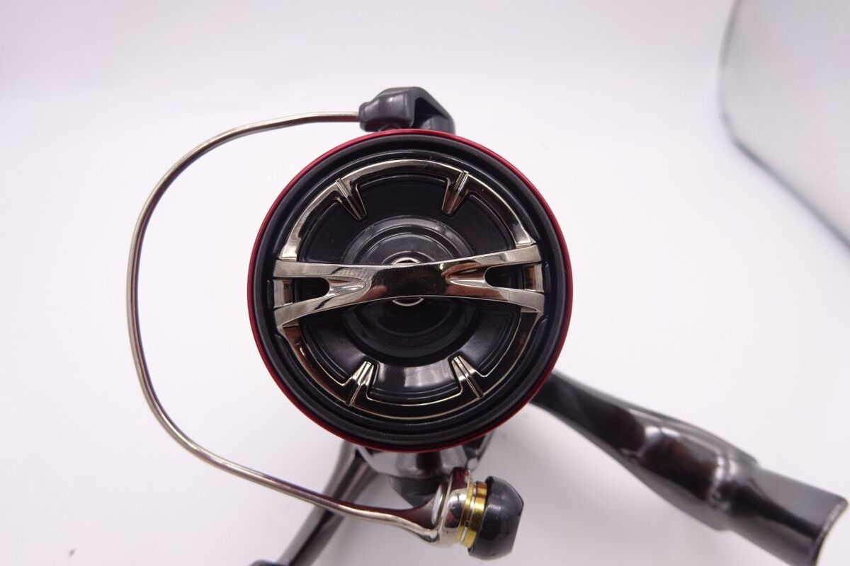 Shimano STRADIC CI4+ FB 3000 Spinning Reel - Grey/Red (C3000 Shimano STRADIC CI4+ FB 3000 Spinning Reel - Grey/Red (C3000