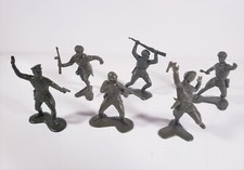Louis Marx  Co 1/32 Scale WWII Russian Soldiers LOT 6 Figures Rare Vintage Set