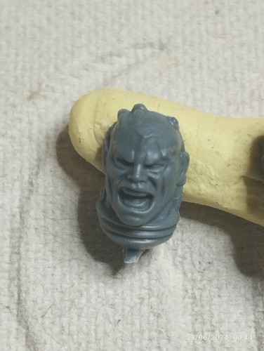 WARHAMMER 40K CHAOS KHORNE BERZERKERS BITS - Picture 18 of 102