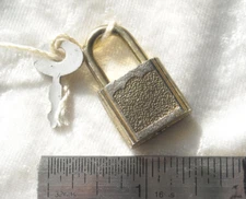 Vintage SMALL Gold-tone keyed PADLOCK with KEY for luggage, diary or other use!