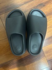 yeezy slides onyx size 5